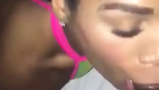 O daha büyük bir çük ile aldatıyor