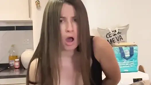 Mutfakta solo - kaşıkla oynuyorum