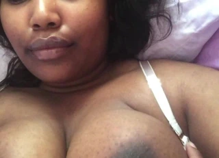 Web kamerasında büyük kahverengi memeler