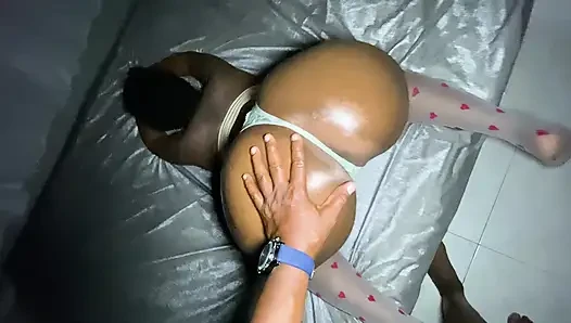 GECELERI KOMŞUMUN ODASıNA ONA BOLCA SÜT VERMEK IÇIN GIDIYORUM