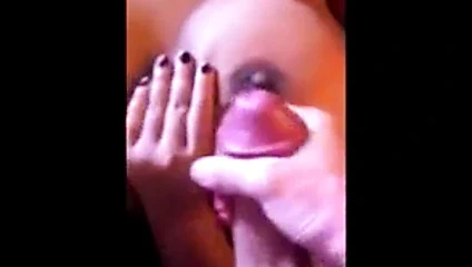 boobies üzerinde boşalmak