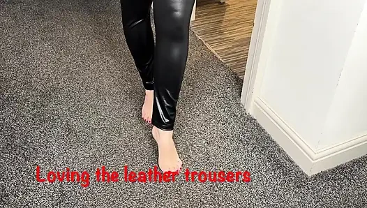 Bayan olgun ayaklar hepiniz için giyiniyor. 373