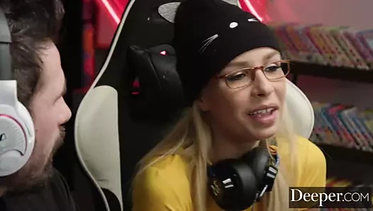 Daha derin. oyuncu kız carmen caliente farklı bir oyun oynuyor