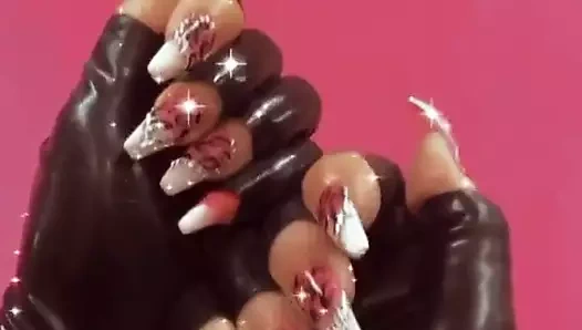 Dollicious666 eldiven ve çivi