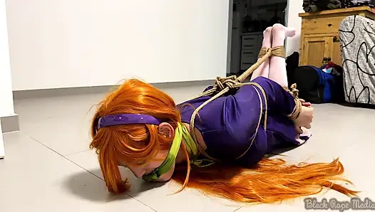 Bağlı Damsel Daphne Blake