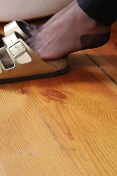 Minimalistik Naylon Anları - Sallanma ve Ayakkabı Oyunu