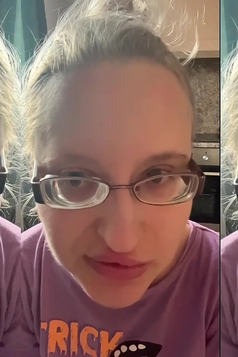 Ağır çekim ile asmr çiğneme ses efekti