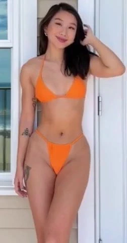 Burada boşalan vanessa chen ve ona sıkı bikini vücut