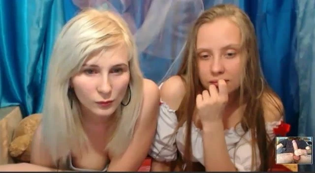 iki camgirls tepki için canavar horoz