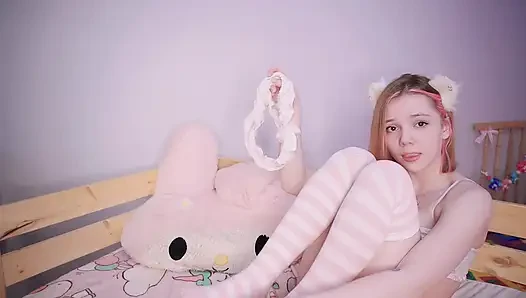 TINI 18 cica szeretné mostohaapa cumját!