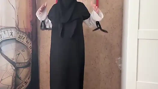 Mısırlı evli kadın yoga sırasında ıslak külot