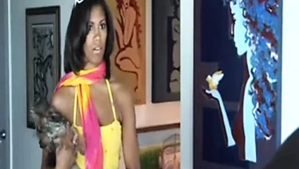 yüksek sınıf siyah kadın alır bir şaplak