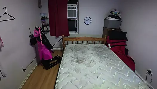 Kutu armbinder kendini esaret altında kılıklı kadın kılıklı hizmetçi