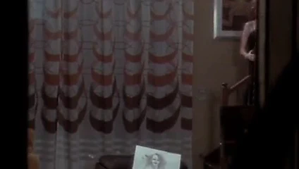 Emanuelles intikam 1975 (aldatılan erotik sahne)