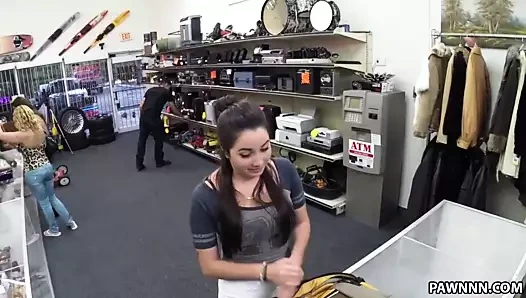 Üniversiteli kız karlee grey bazı kitapları rehine vermek istiyor - xxx piyon