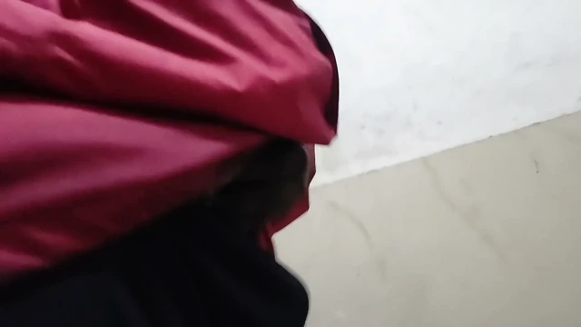kamusal tuvalette Tamil işemesi ve elle iş