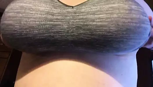 Göğüslerimin sutyenimden düşmesine izin vermek