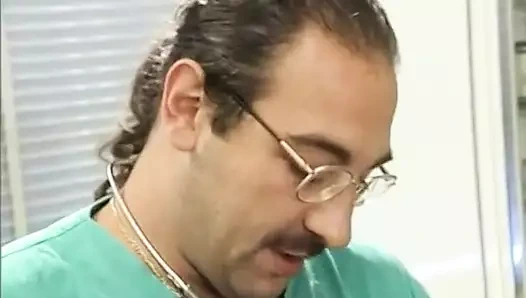 Yeni hemşire gerçek bir muamele alıyor