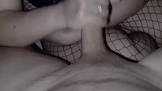 Çok güzel, büyük bir penisi seviyor ve delilik noktasına bayılıyor