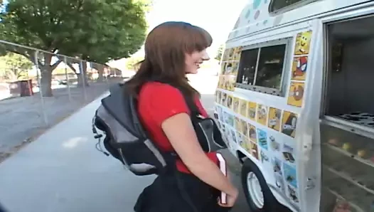 Dondurma ve büyük horoz!!!