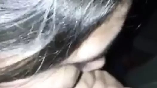 Kız arkadaşım bana bir yabancının sikini emdiği videoları gönderiyor