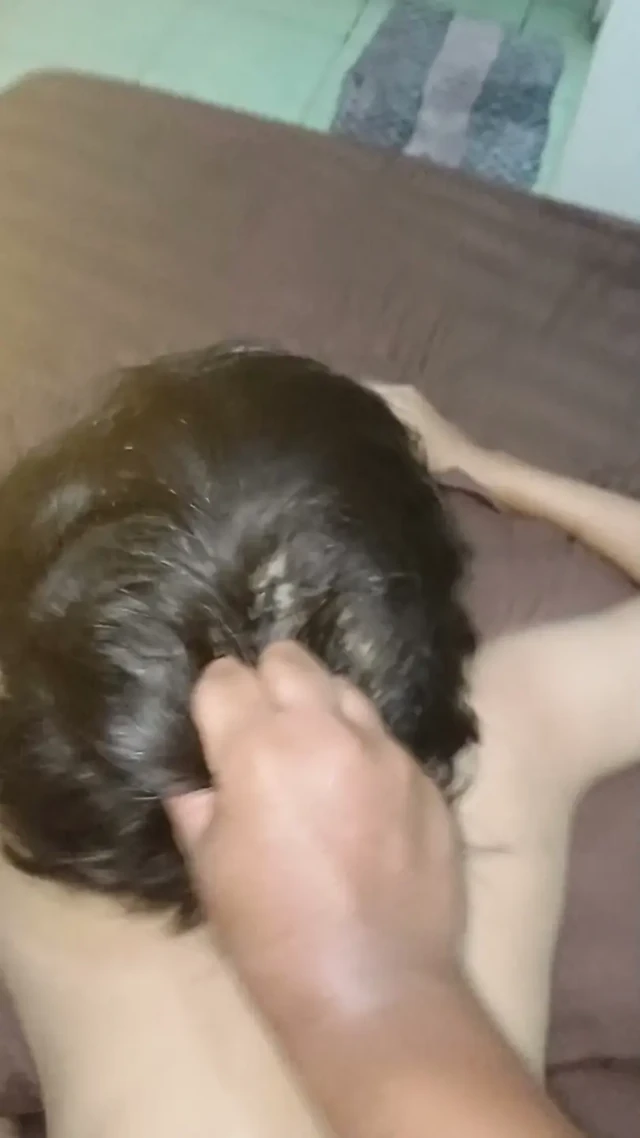 18 yaşındaki aşırı seks onun dar vajinasını