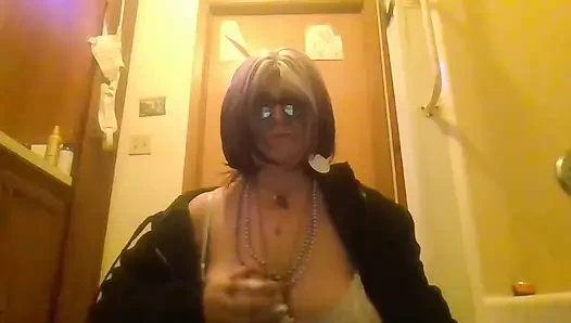 Donanma tanga sallanan kalçalar sana ağır ağır binmeme izin ediyor