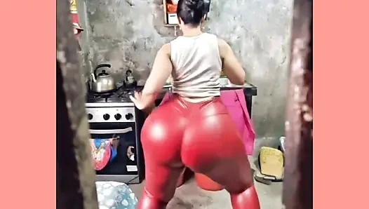 Büyük götlü büyük göt dans ediyor