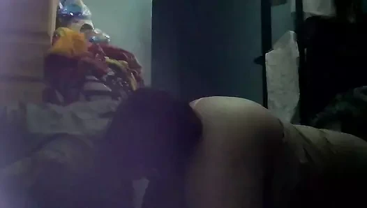 Gece olunca arkadaşım götünü ve vajinasını emmemi istedi