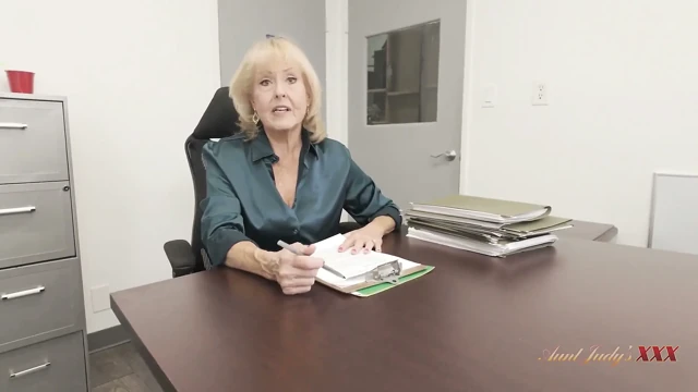Auntjudysxxx - büyük memeli patron gilf desiree eden ile yaramaz bir iş görüşmesi