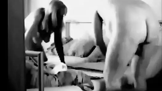 The azgın ev hanımı porno filmlerde oyunculuk seviyor