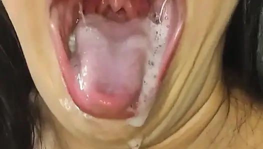 Ana aynı anda 4 yarakla keçi boğazını kırıyor