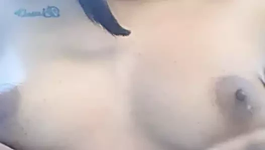 sevimli abanoz göğüsler