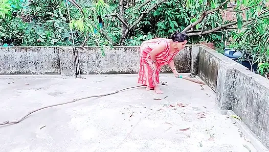 Pati ke bahar jane ke baad Bhabhi ne naya brah lene ke bahane ghar me bula kar kiya sex