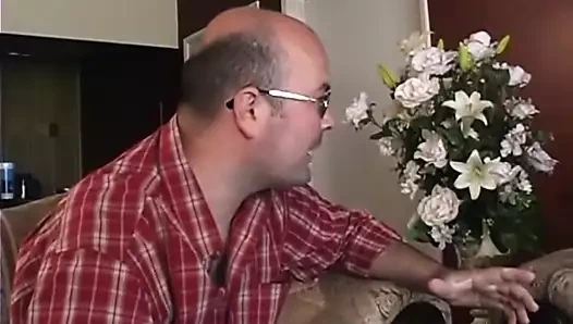 Sıcak kaltak için büyük bir sert horoz