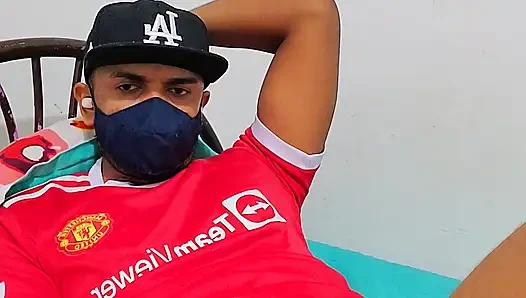 Büyük yarak mastürbasyon yapıyor