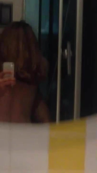 Hile Çek redhead milf binicilik beni içinde duş