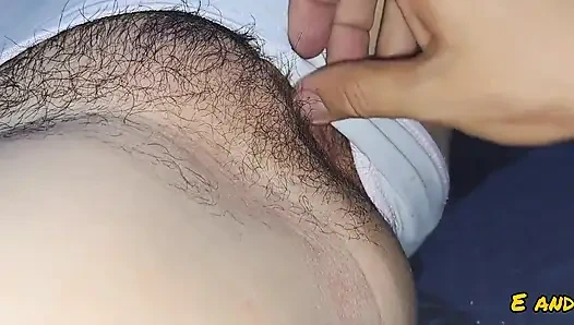 Küçük komşum küçük penisiyle beni yerde sikiyor