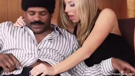 Erkek arkadaşıyla iyi vakit geçiriyor