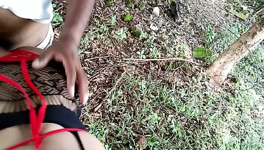 Jangal Me Mangal - Sagi Chachi Ko Farm Par Choda Jhadiyo Me