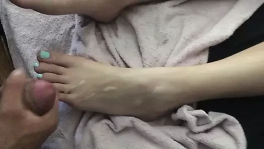 Ayakları üzerinde boşalmak