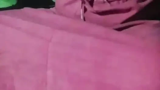 Ateşli gecem videonun ve seksimin tadını çıkarıyor