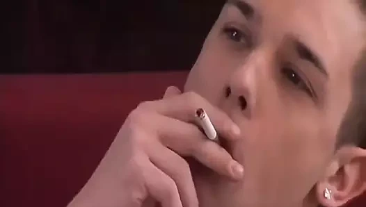 Sevimli ibne erotik mastürbasyon yapıyor