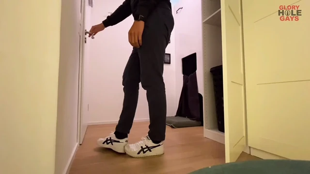 Okuldan sonra duvar deliği şöleni.