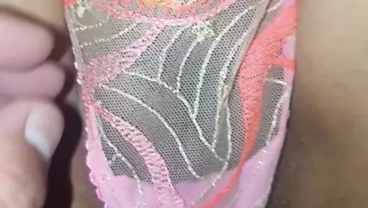 Orgasmos reales cuando se masturba y le meto los dedos