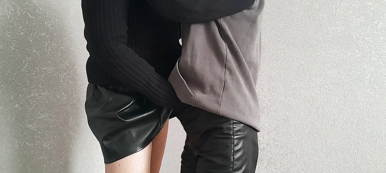 İki heteroseksüel kız arkadaş ilk kez lezbiyen seksi deniyor ve buna bayılıyorlar