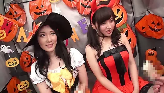 Şehrin amatörlerle dolup taştığı gün! amatörler seksi kostümleriyle sokaklarda geçit töreni yapıyor