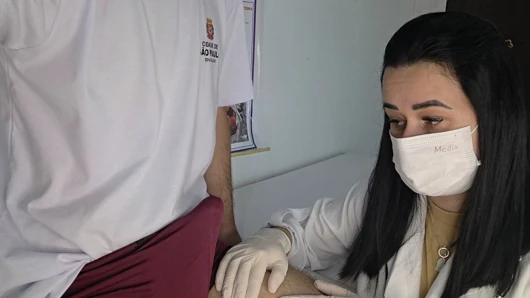 Üniversite acil durumu: hemşire öğrenciyi sürekli ereksiyonla muayene ediyor