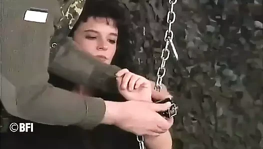 Alman dünya savaşı iki memur iki şehvetli kadını sorgulama şansına sahip