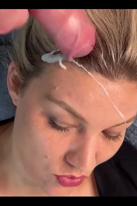 Oyun oynarken sikişmek zorunda kaldım ve saçıma sperm enjekte edildi.